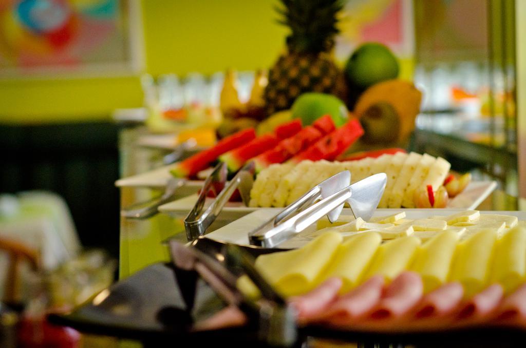Cachoeiro Plaza Hotel Кашуэйру-ди-Итапемирин Экстерьер фото