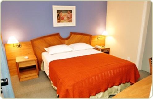 Cachoeiro Plaza Hotel Кашуэйру-ди-Итапемирин Номер фото