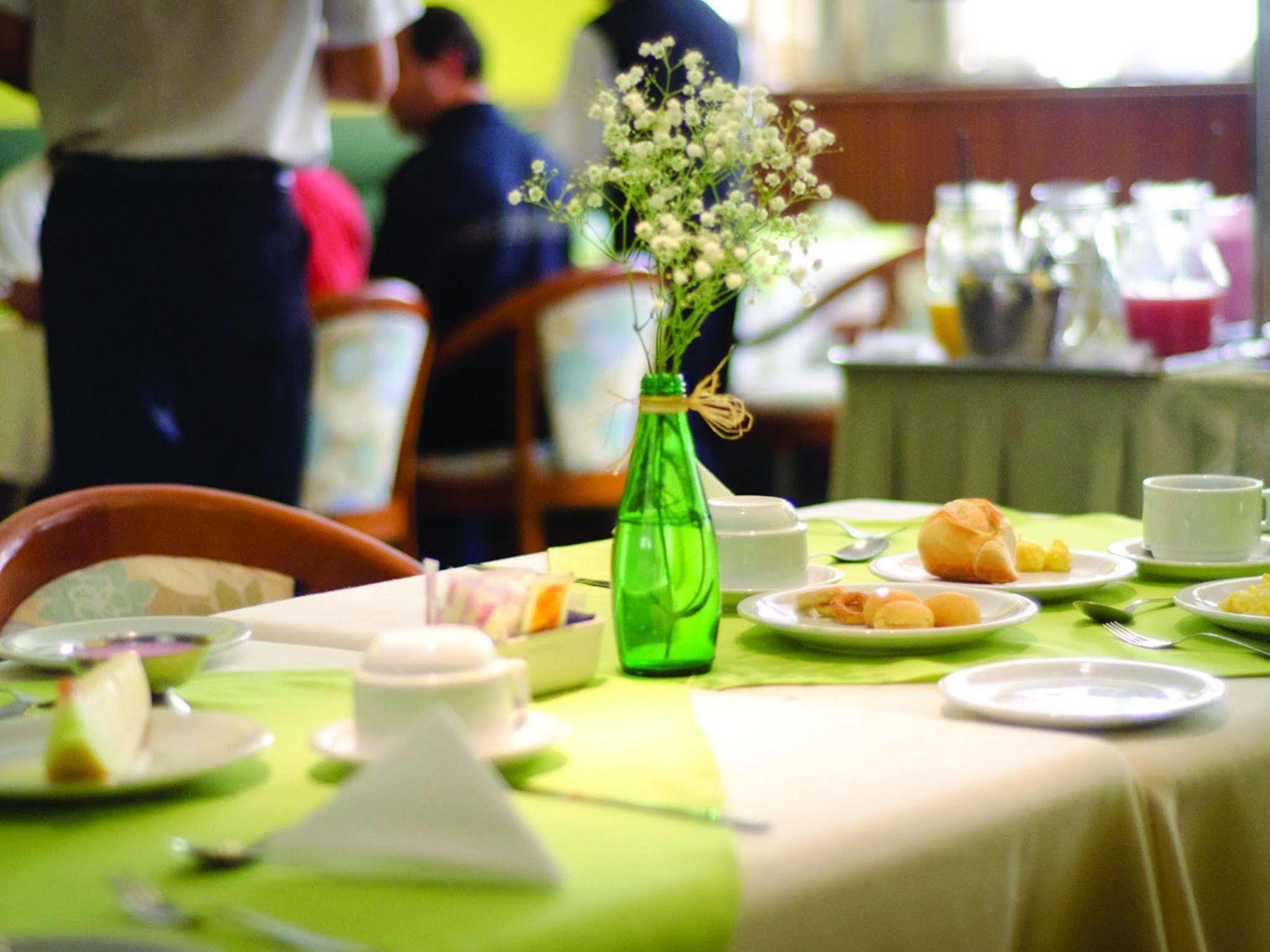 Cachoeiro Plaza Hotel Кашуэйру-ди-Итапемирин Экстерьер фото