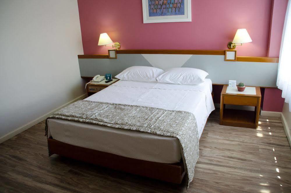 Cachoeiro Plaza Hotel Кашуэйру-ди-Итапемирин Экстерьер фото